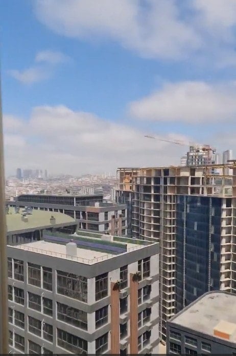 İstanbul'daki depreme 29. kattaki evinde yakalandı: 'Kahve nasıl döküldü ya?'