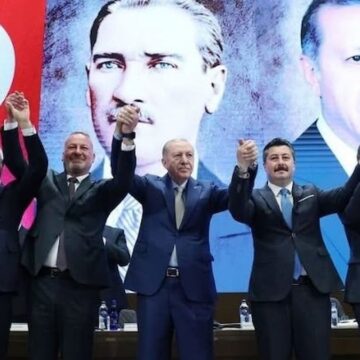 İYİ Parti’de istifa depremi: İki belediye başkanı AKP’ye geçti