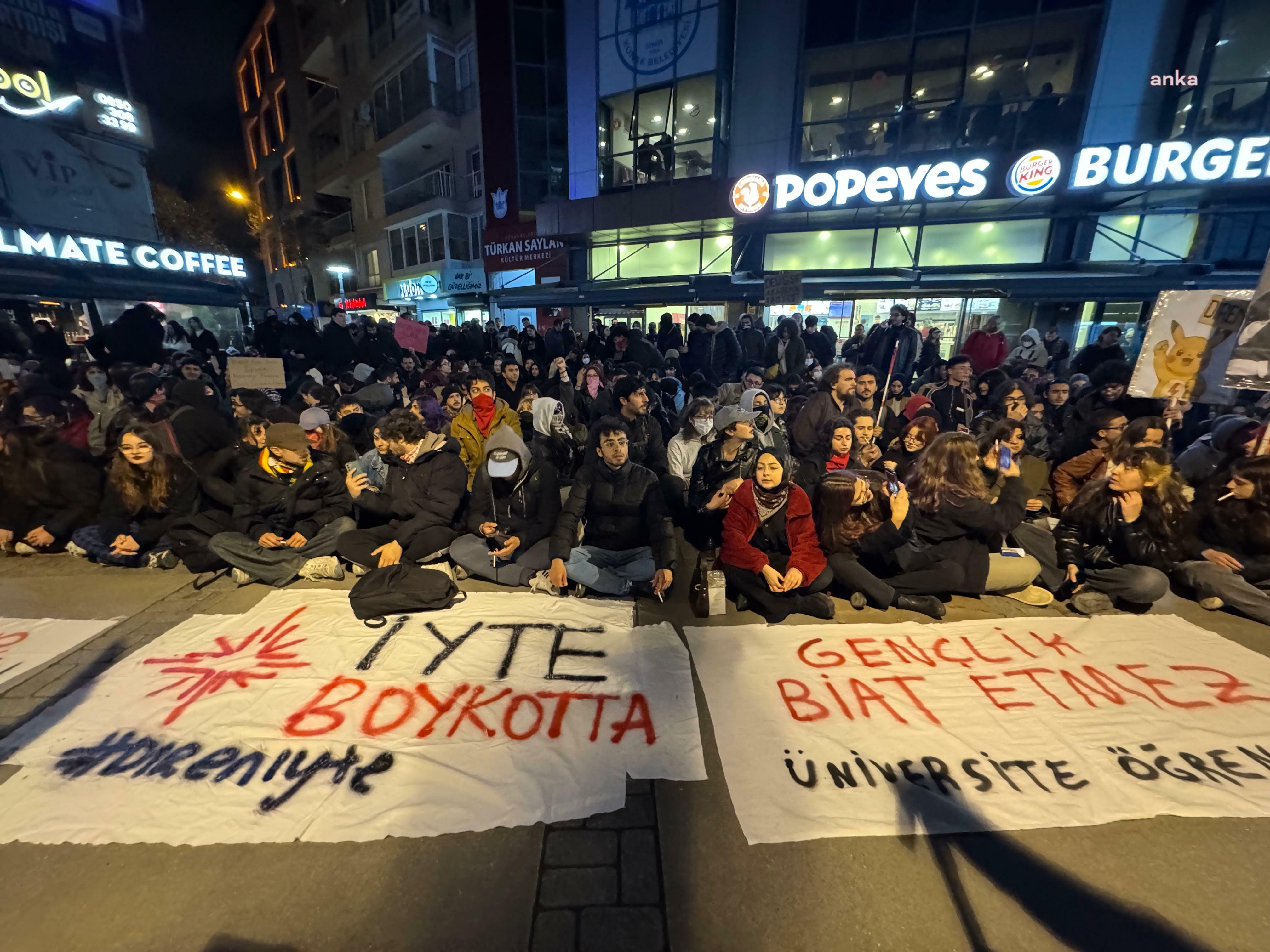 İzmir’de öğrencilerden protesto yürüyüşü: “Bu ülkenin gençliği, biat etmeyecek”