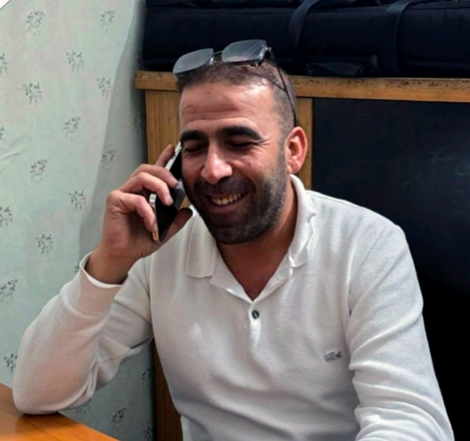 Kavgayı ayırmayan esnafın dükkanına 57 el ateş edildi