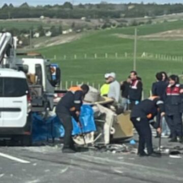 Kaza yapan araçtan kurtuldu, otomobil çarpınca öldü!