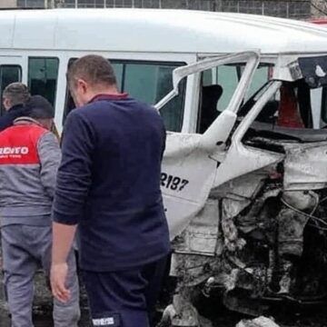 Kütahya’da servis aracı ile beton mikseri çarpıştı: 9 yaralı