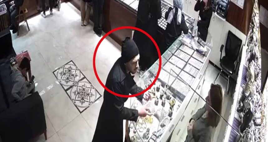 Kuyumcuya müşteri gibi girdi, 560 bin liralık bilezikleri alıp kaçtı