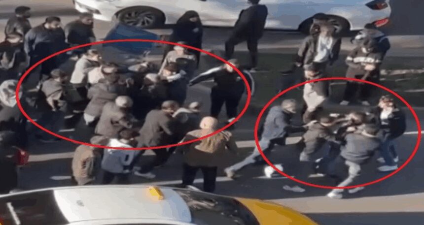 Motosikleti ile yayaya çarpan sürücüye saldırdılar