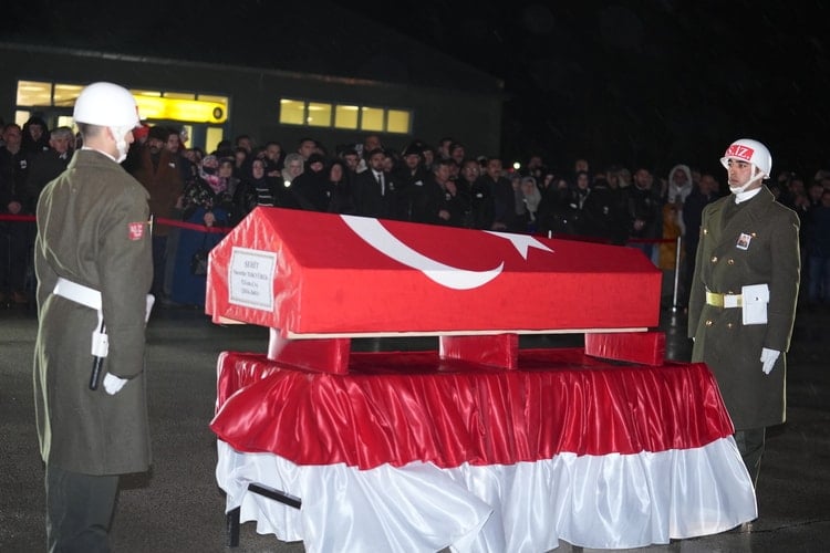 Naaşı 3 yıl sonra bulunan şehidin son isteği gözyaşlarıyla yerine getirildi