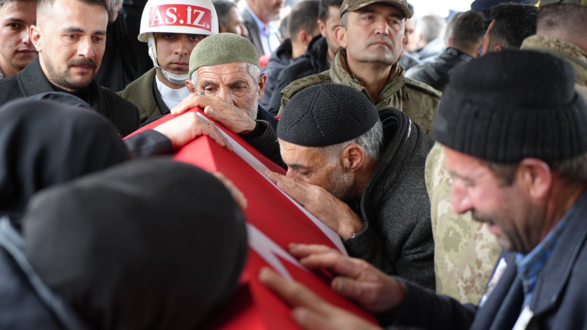 Naaşı 3 yıl sonra bulunan şehidin son isteği gözyaşlarıyla yerine getirildi
