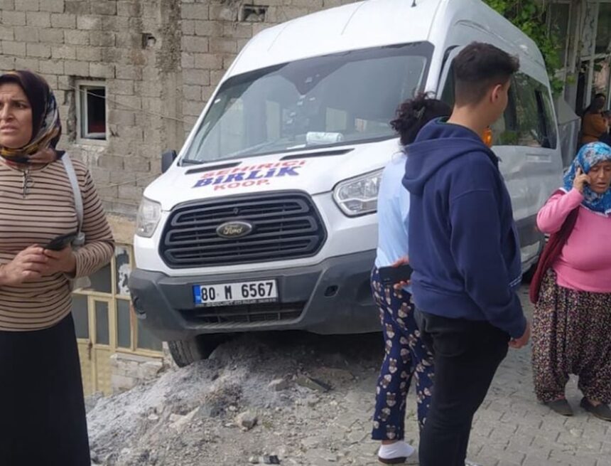 osmaniyede-ortalik-savas-alanina-dondu-9u-ogrenci-11-yarali-zQ1yVfEf.jpg Osmaniye’de ortalık savaş alanına döndü: 9’u öğrenci 11 yaralı