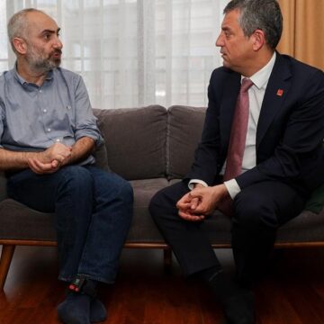 Özgür Özel’den Gazeteci İsmail Saymaz’a ziyaret