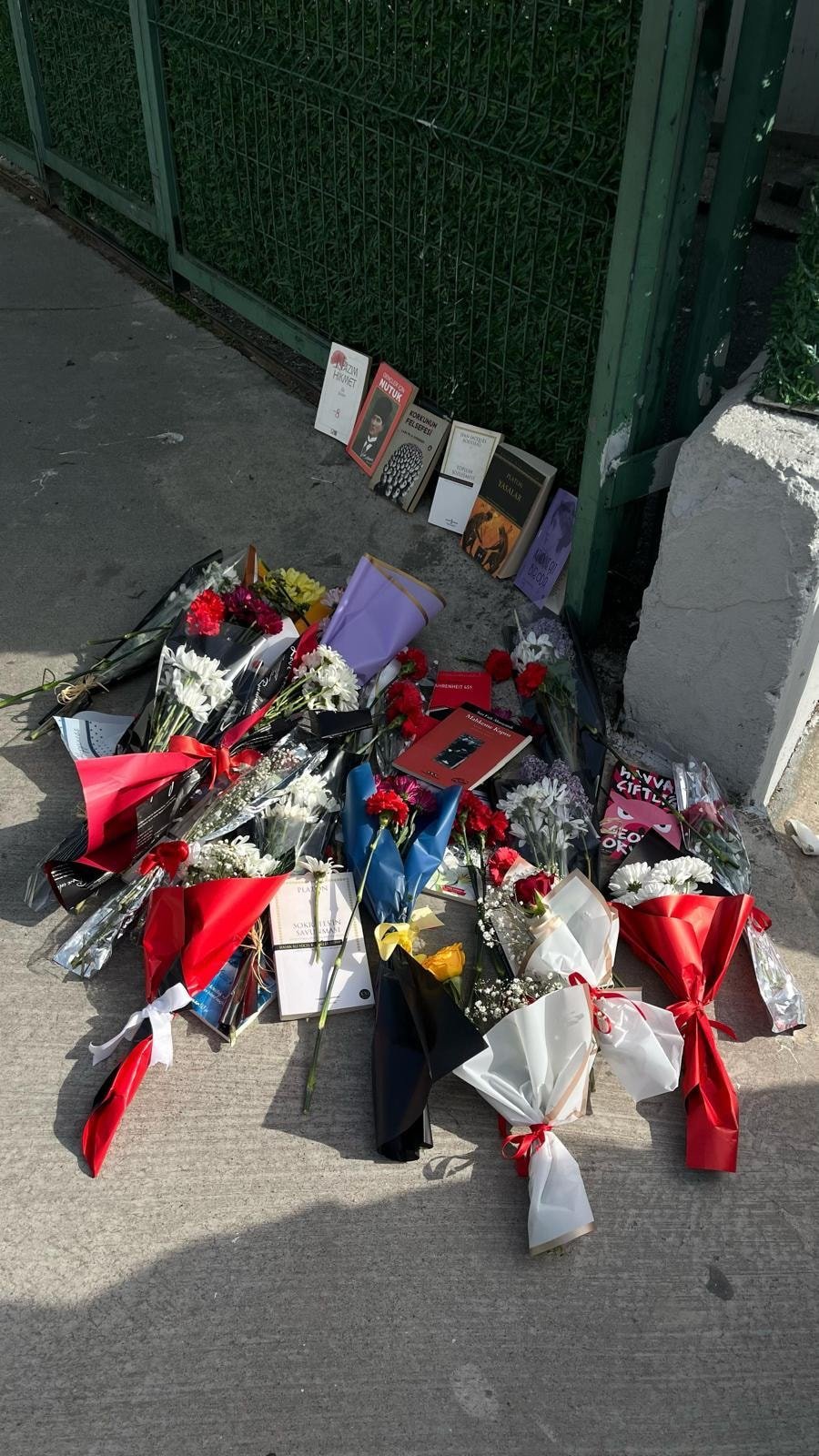 Pendik Fatih Anadolu Lisesi öğrencileri de dayanışma için toplandı