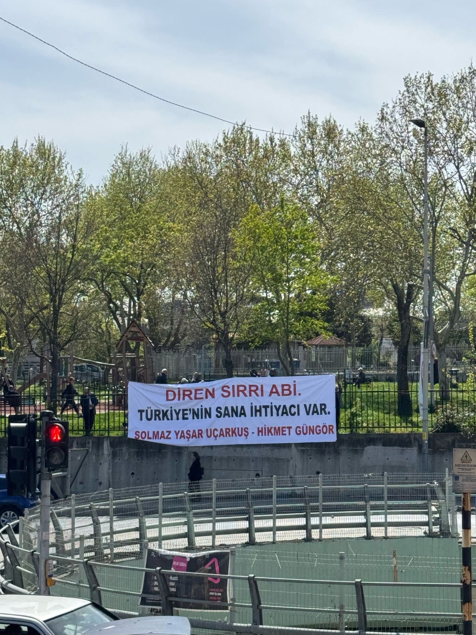 Sırrı Süreyya Önder'in kızından pankart açıklaması