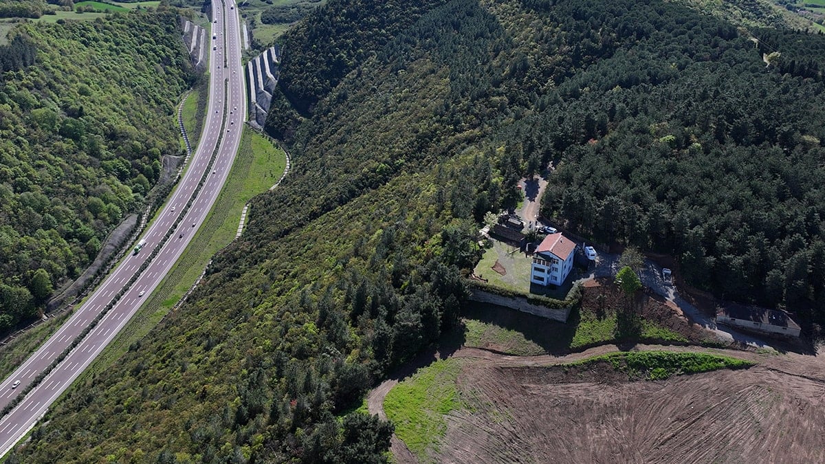 Sosyal medyada çok konuşulunca 9 odalı 'yalnız ev' satışa çıkarıldı: İstanbul'a 45 dakika uzaklıkta