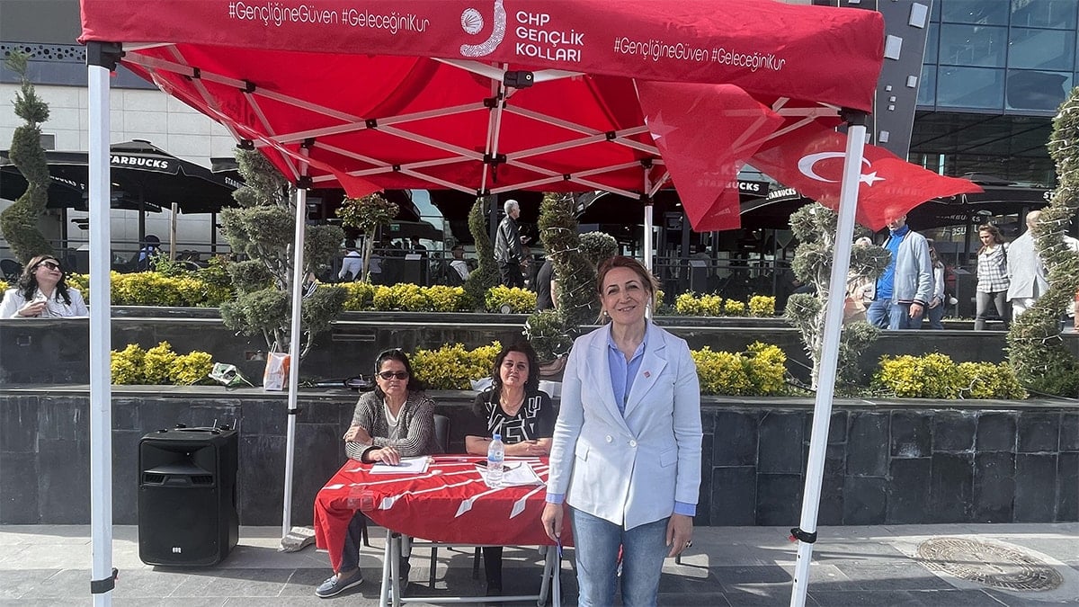 SÖZCÜ yazdı, AVM yönetimi geri adım attı: İmza standı yeniden kuruldu