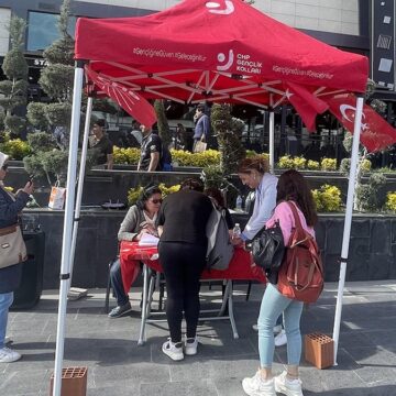 SÖZCÜ yazdı, AVM yönetimi geri adım attı: İmza standı yeniden kuruldu
