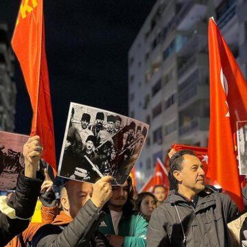 TKP’den 3 büyükşehirde Türk Bayraklı eylem: ‘Diz Çökmüyoruz’