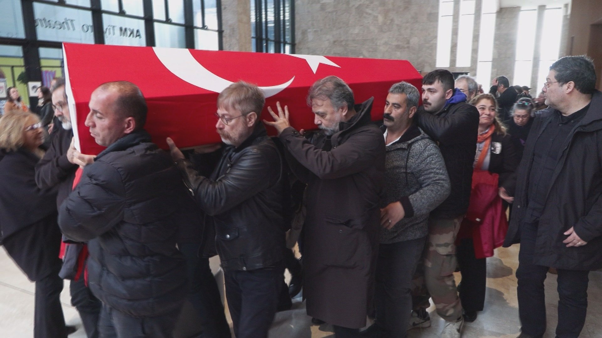 Usta oyuncu Ahmet Levendoğlu'na veda...
