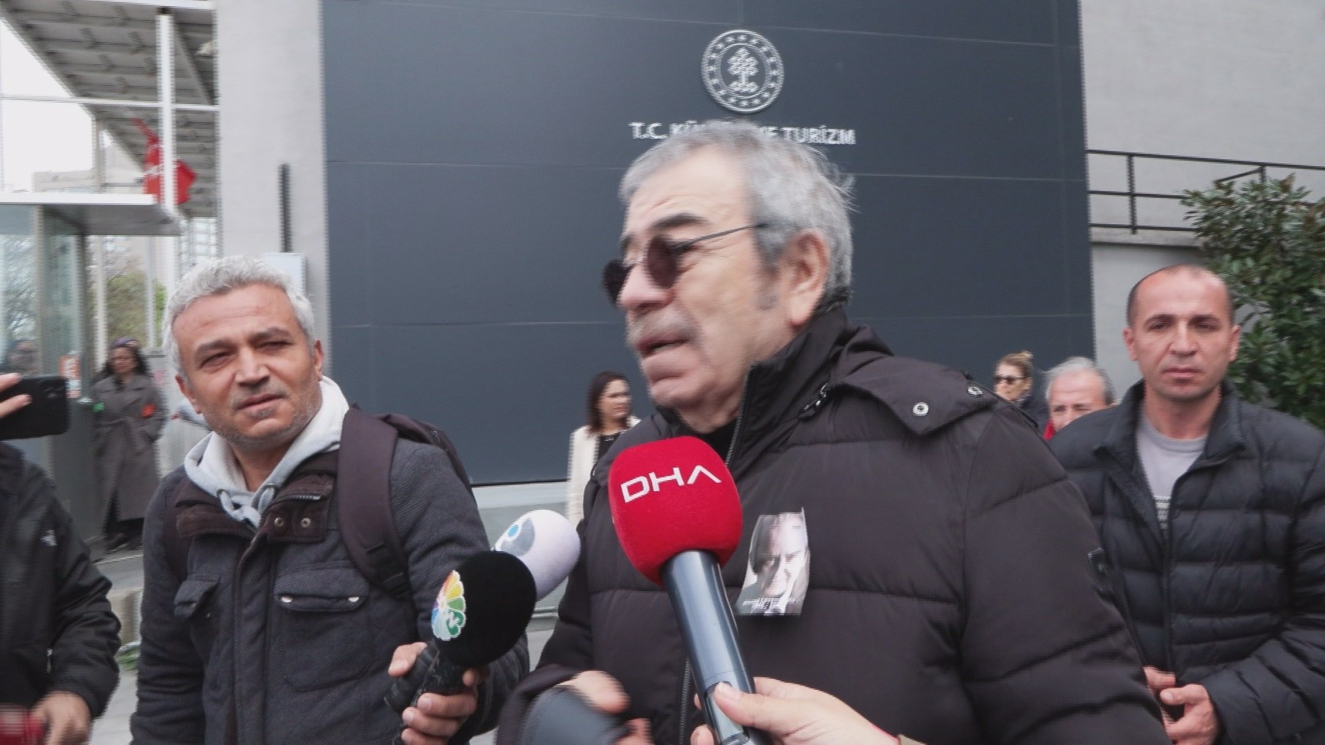 Usta oyuncu Ahmet Levendoğlu'na veda...