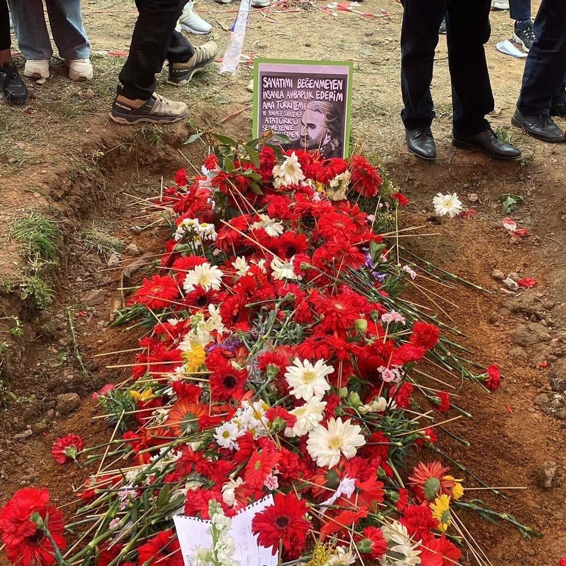 Volkan Konak'ın mezarındaki Atatürk notu gündem oldu