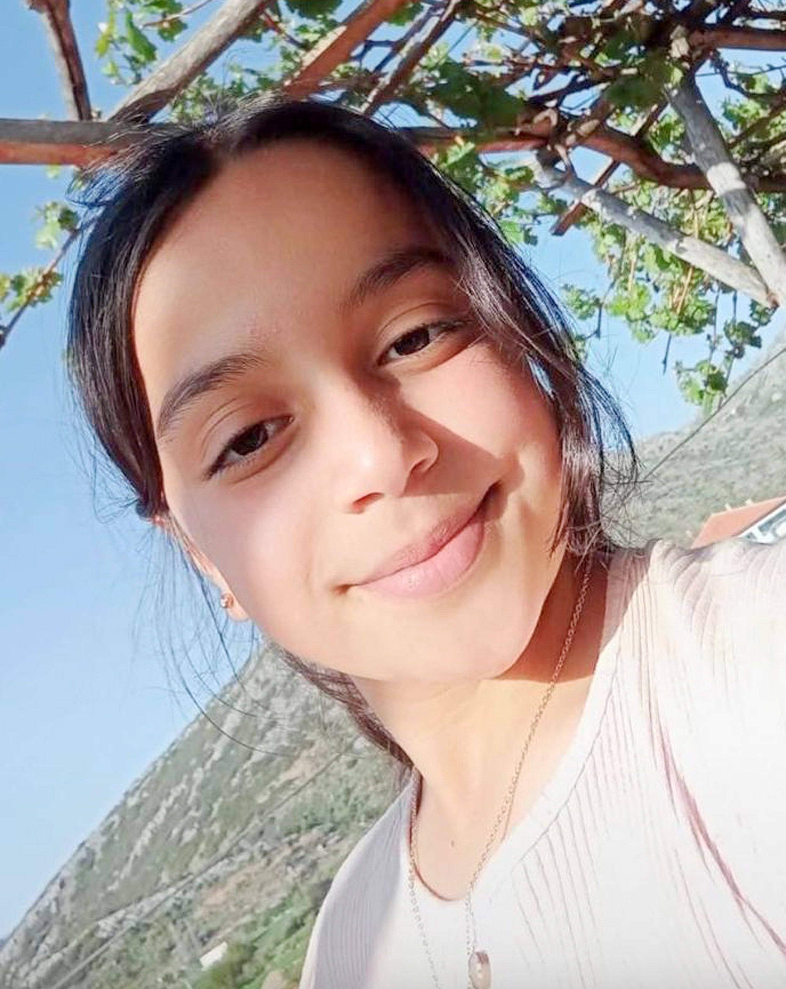 11 yaşındaki Edanur şarampole devrilen traktörde can verdi!