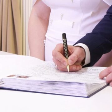13 ay boyunca bugünü bekleyip nikah masasına oturdular