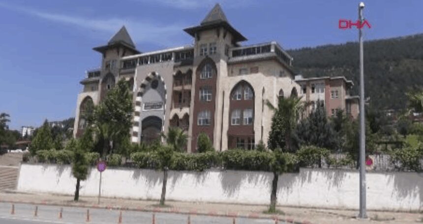 130 kişinin öldüğü Çuhadar Sitesi davasında 1 hapis, 1 beraat