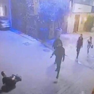 5 el ateş etti, kanlar içinde yerde bırakıp kaçtı!