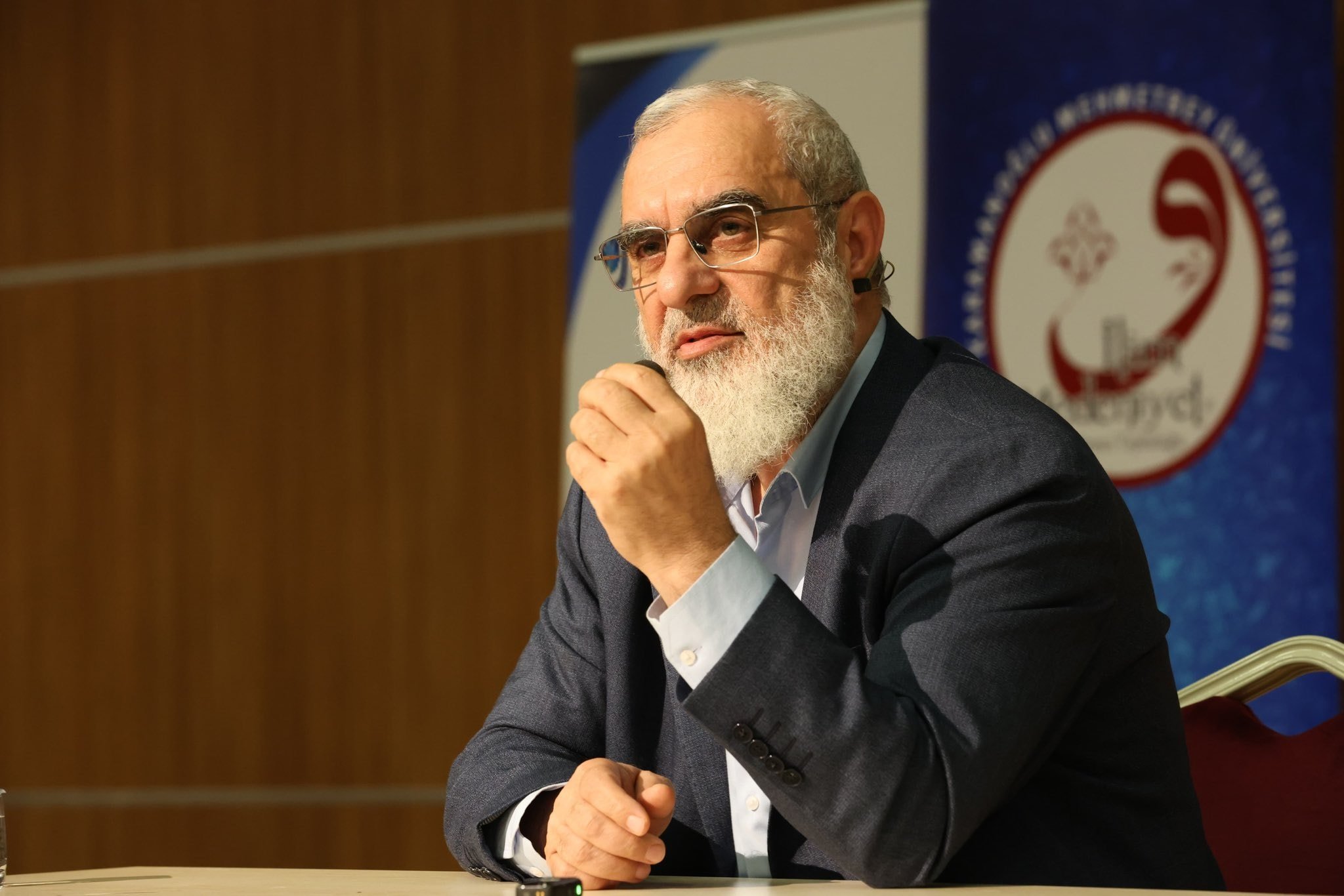 “6 yaşındaki çocuk evlenebilir” diyen Nurettin Yıldız’a İl Milli Eğitim Müdürü ve müftüden plaket!