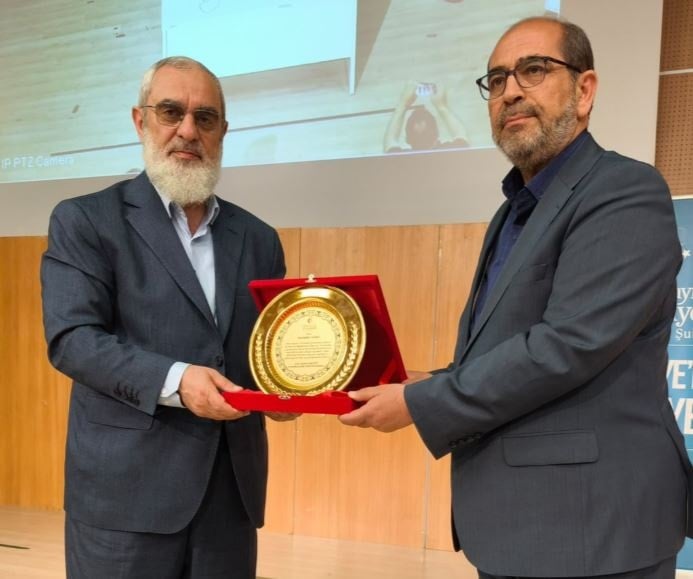 “6 yaşındaki çocuk evlenebilir” diyen Nurettin Yıldız’a İl Milli Eğitim Müdürü ve müftüden plaket!