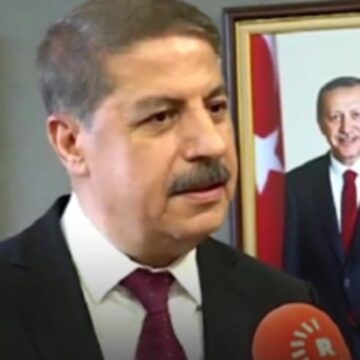 AKP’li vekil Barzani’nin kanalında Öcalan’a övgüler yağdırdı
