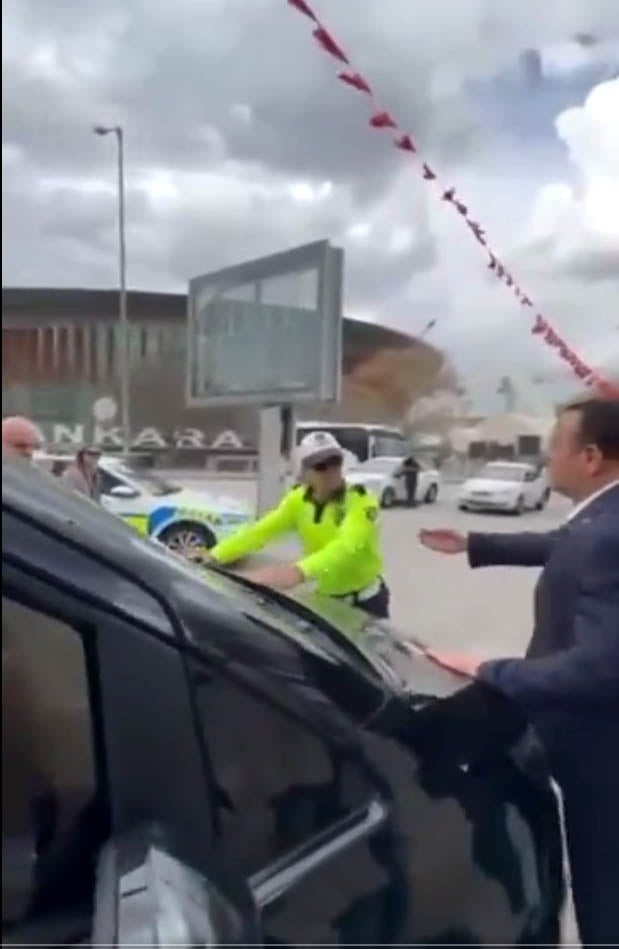 AKP'liler 'Polisi ezdi' deyince CHP'li Beker yeni görüntüler paylaştı