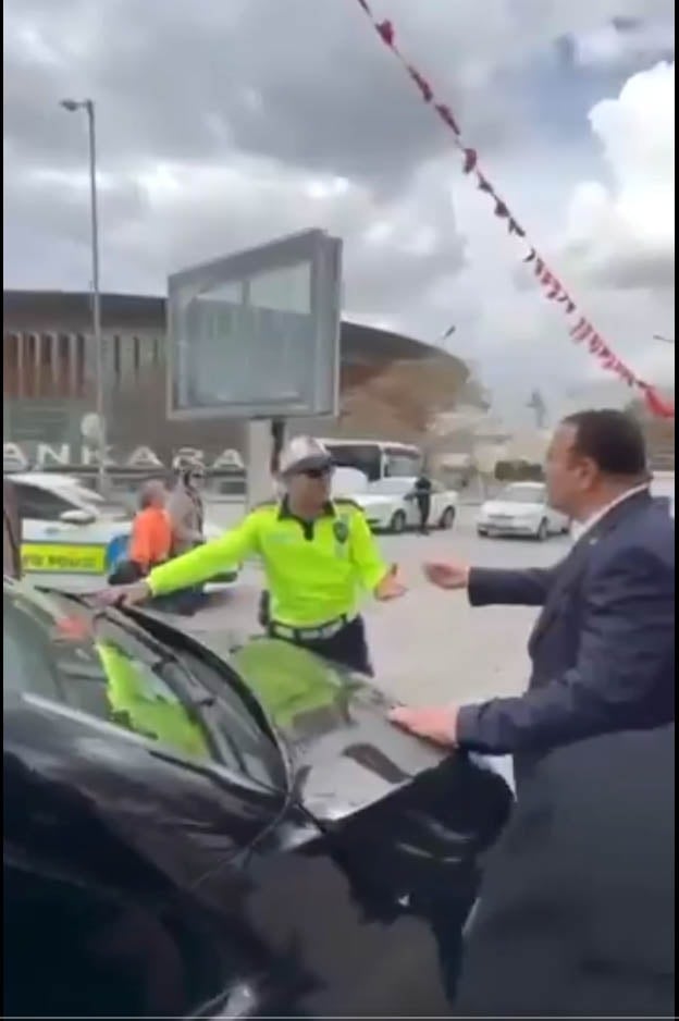 AKP'liler 'Polisi ezdi' deyince CHP'li Beker yeni görüntüler paylaştı
