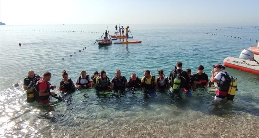 Antalya’da deniz dibi temizliği yapıldı