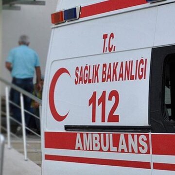 Antalya’da servis minibüsü devrildi, 3 yaralı