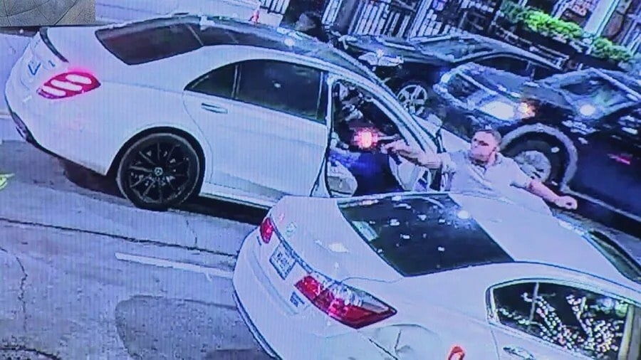 Aracıma dokundun kavgası kanlı bitti! Ünlü emlakçı öldürüldü