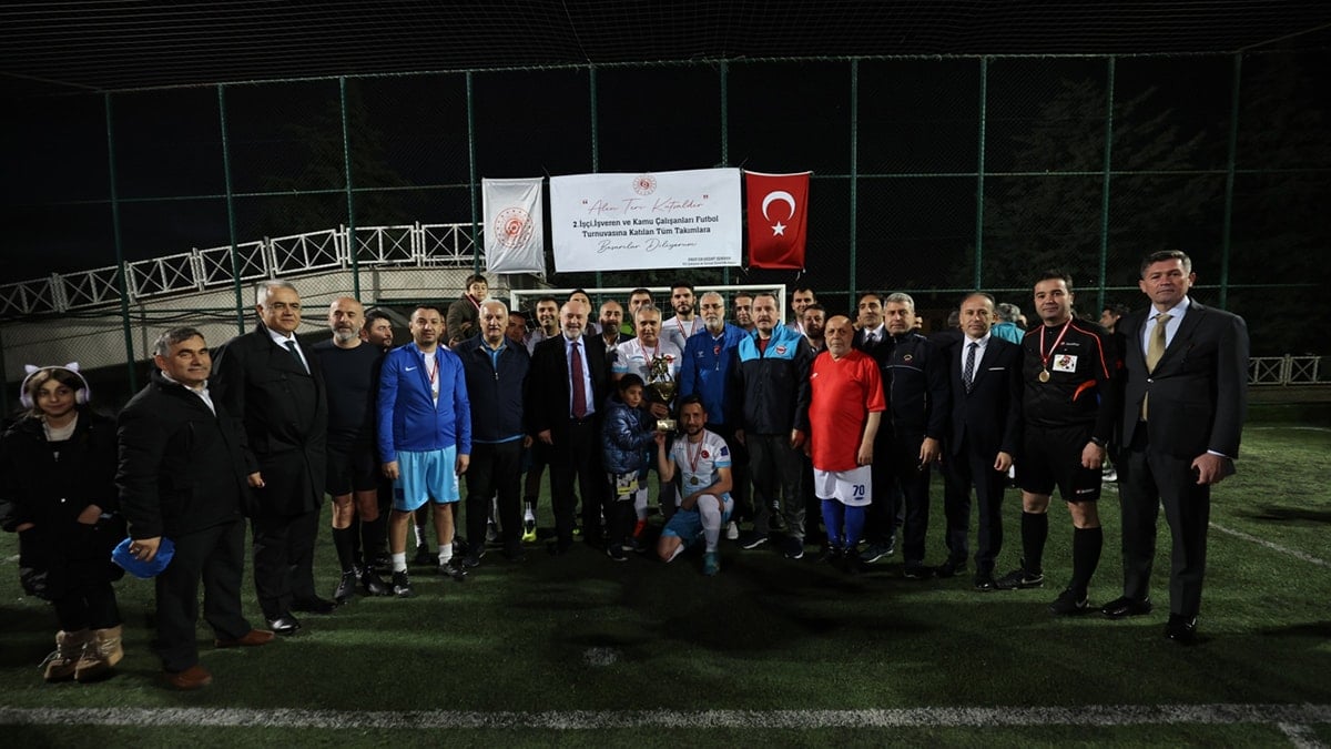 Asgari ücret pul oldu bakan top peşinde