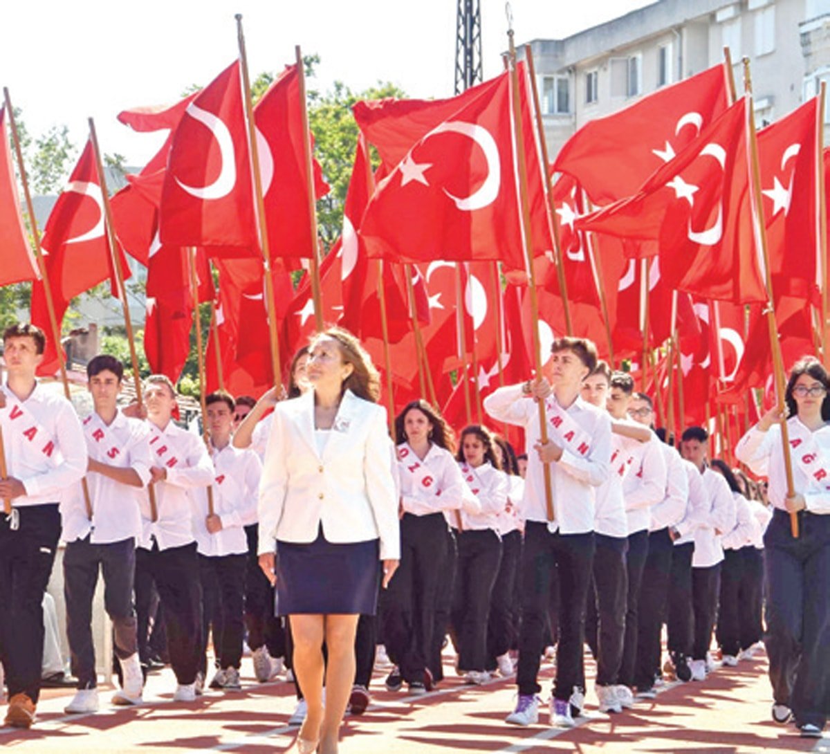 Atatürk gençliği emanete sahip çıktı