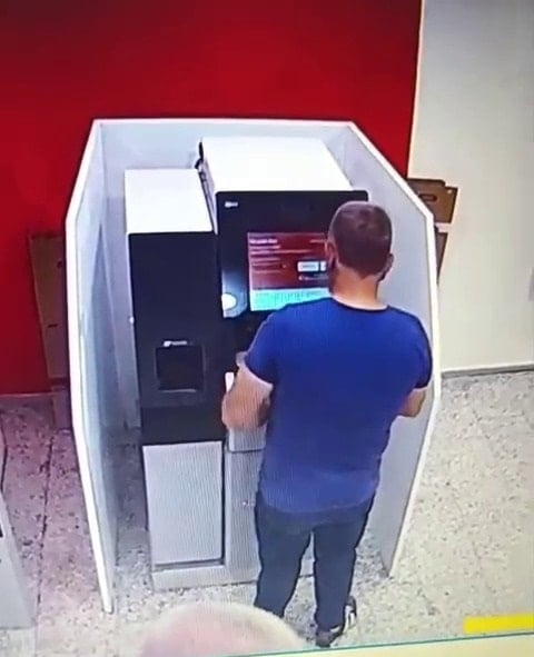 ATM'den para çekmek istedi, 13 bin lirasını kaptırdı