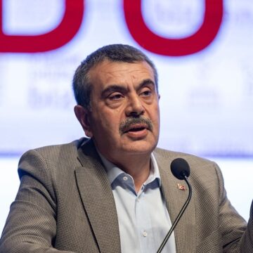 Bakan Tekin mülakat protestosunu terörle ilişkilendirdi! Açlık grevine başlayacak…
