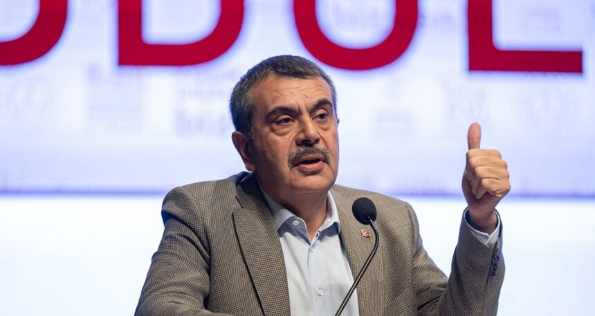 Bakan Tekin mülakat protestosunu terörle ilişkilendirdi! Açlık grevine başlayacak…