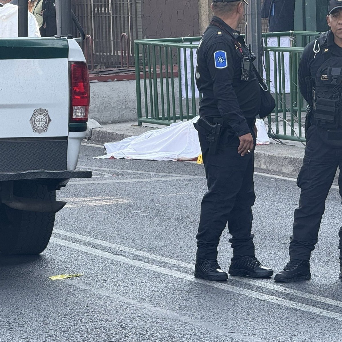 Belediye başkanının sekreterini kurşun yağmuruna tuttular