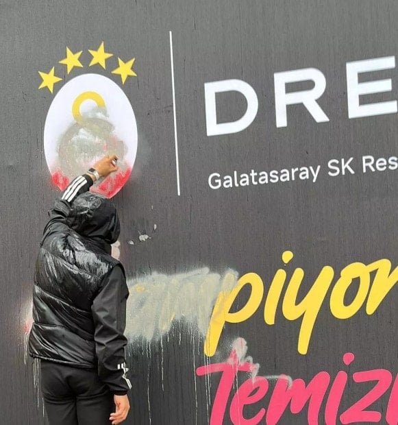 Beşiktaşlıları kızdıran Galatasaray reklamı
