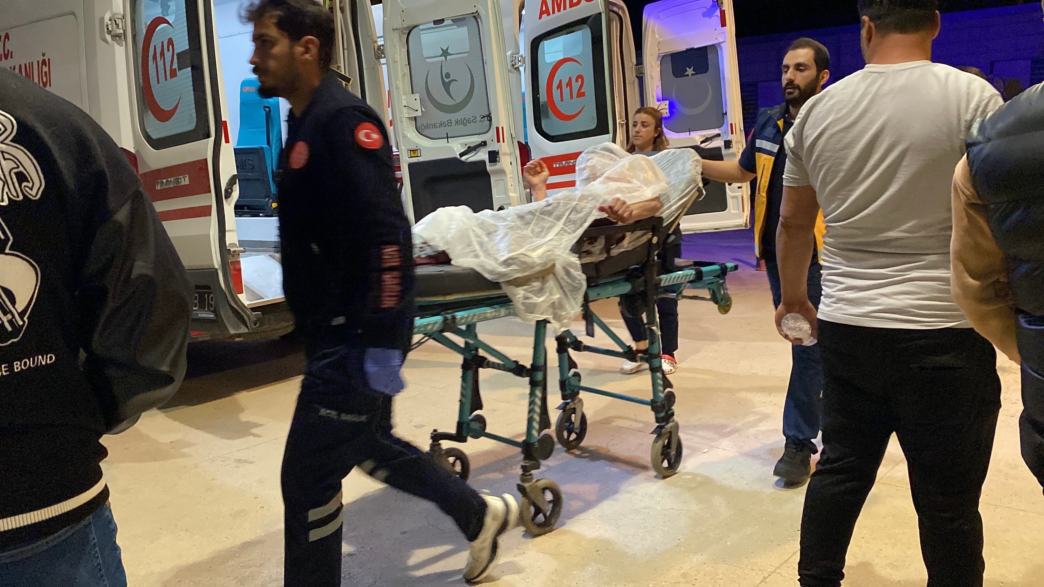 Biri 15 diğeri 16 yaşında: Lazer ışığı kavgasında iki çocuk bıçaklandı!