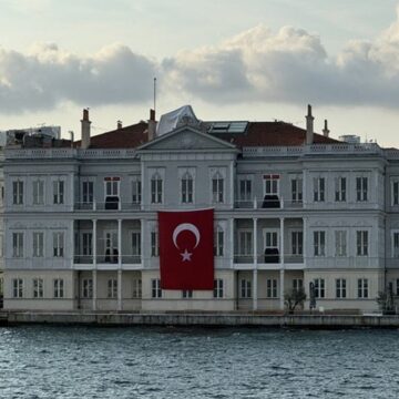 Boğazdaki yalılar AKP’liye gitti
