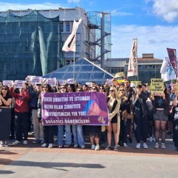 Boğaziçi Üniversitesi’nde Nurettin Yıldız protesto edildi! Polis okula girdi