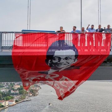 ‘Bu pankartı daha çok yere asacağız’