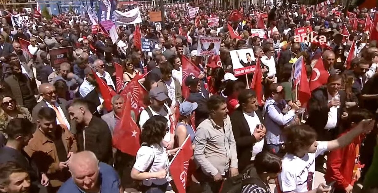 Canlı: Özgür Özel Van'da konuşuyor
