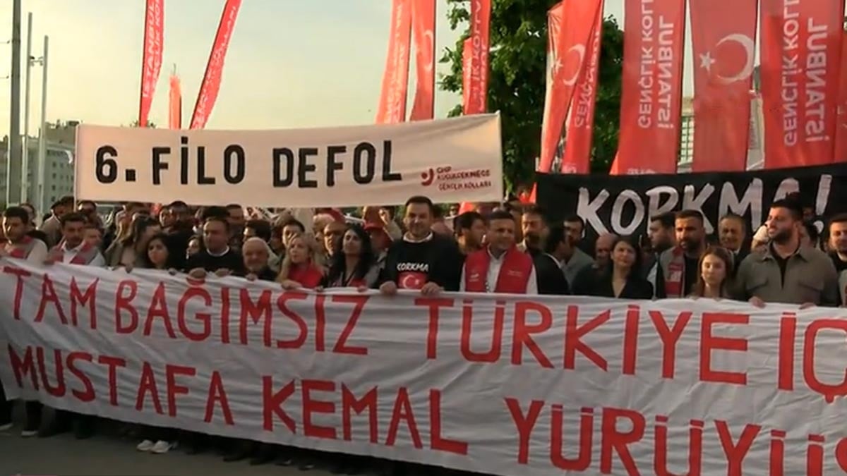 CHP İstanbul'da Deniz Gezmişler için yürüyor