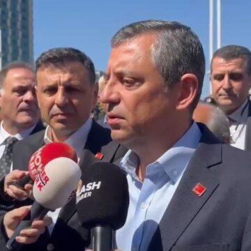 CHP lideri Özel’den AKM’de Önder mesajı: ‘Hepimizin ona çok ihtiyacı olduğu bir zamanda kaybettik’