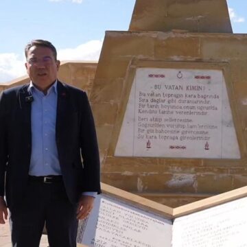CHP’li Yankı Bağcıoğlu Sarıkamış Şehitliği’nden seslendi! ‘Şehit aileleri ve gazilerimizin yüzlerine bakamayacağımız süreçlerde olmayacağız’