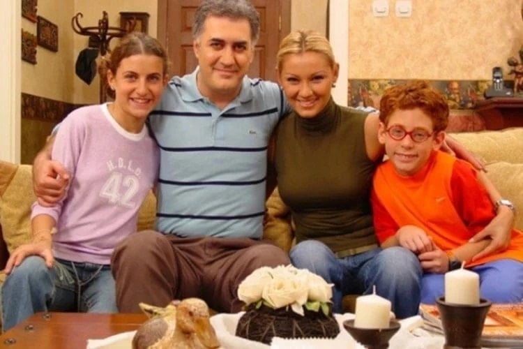 'Çocuklar Duymasın'ın 'Havuç'u Furkan Kızılay sevgilisiyle nişanlandı