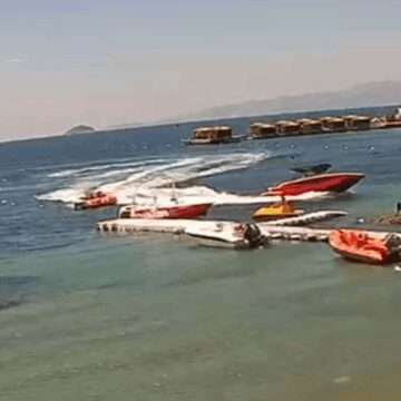 Denizde can pazarı: Turistler teknede felaketi yaşadı